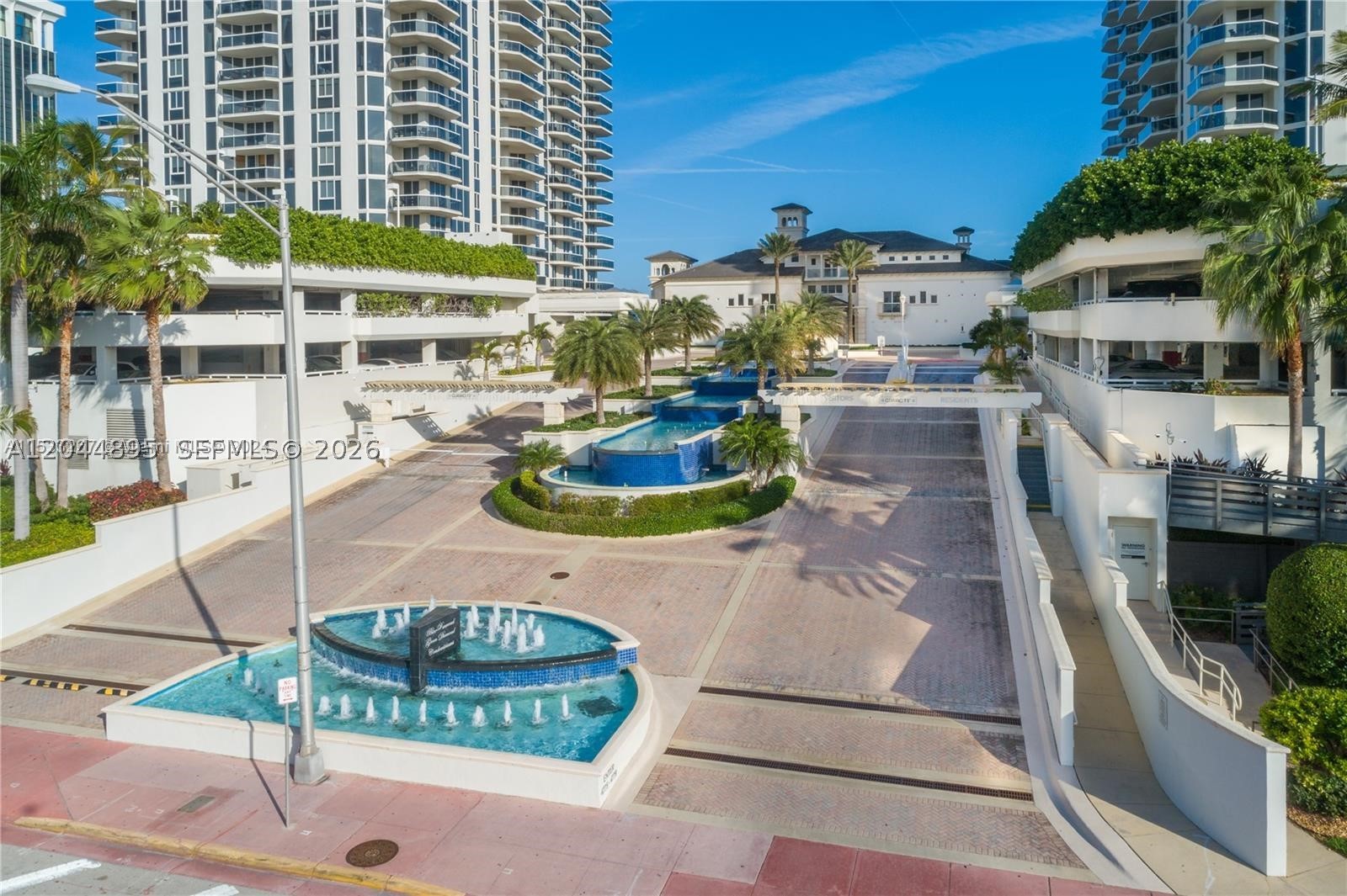 4779 Collins Ave 3102