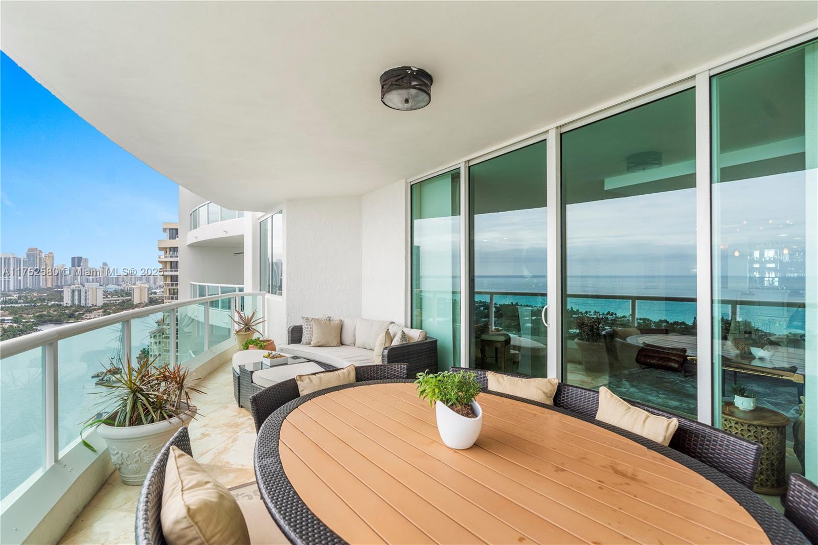 HAMPTONS SOUTH CONDO - Residential