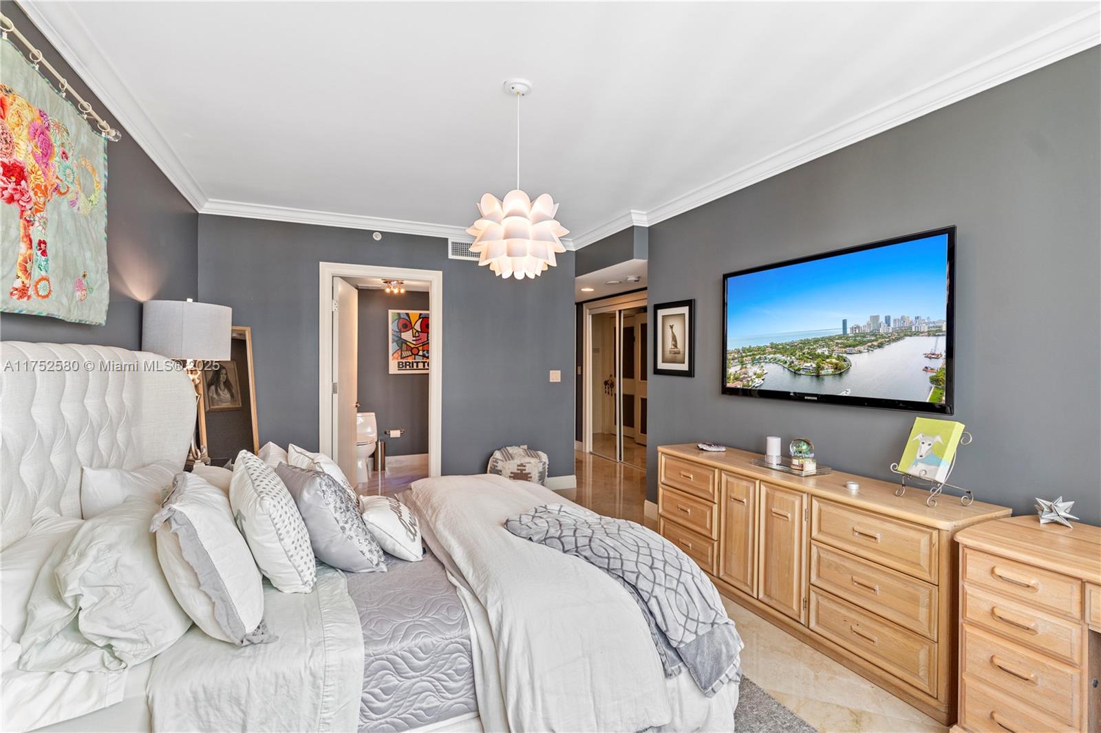 HAMPTONS SOUTH CONDO - Residential