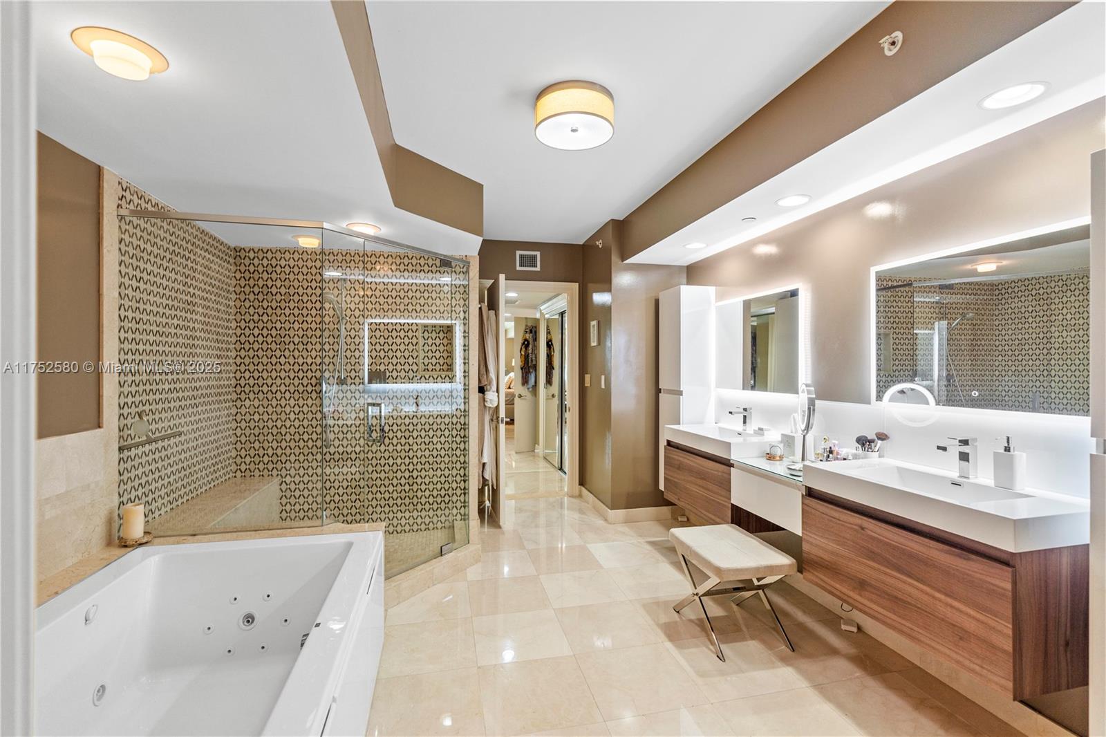 HAMPTONS SOUTH CONDO - Residential