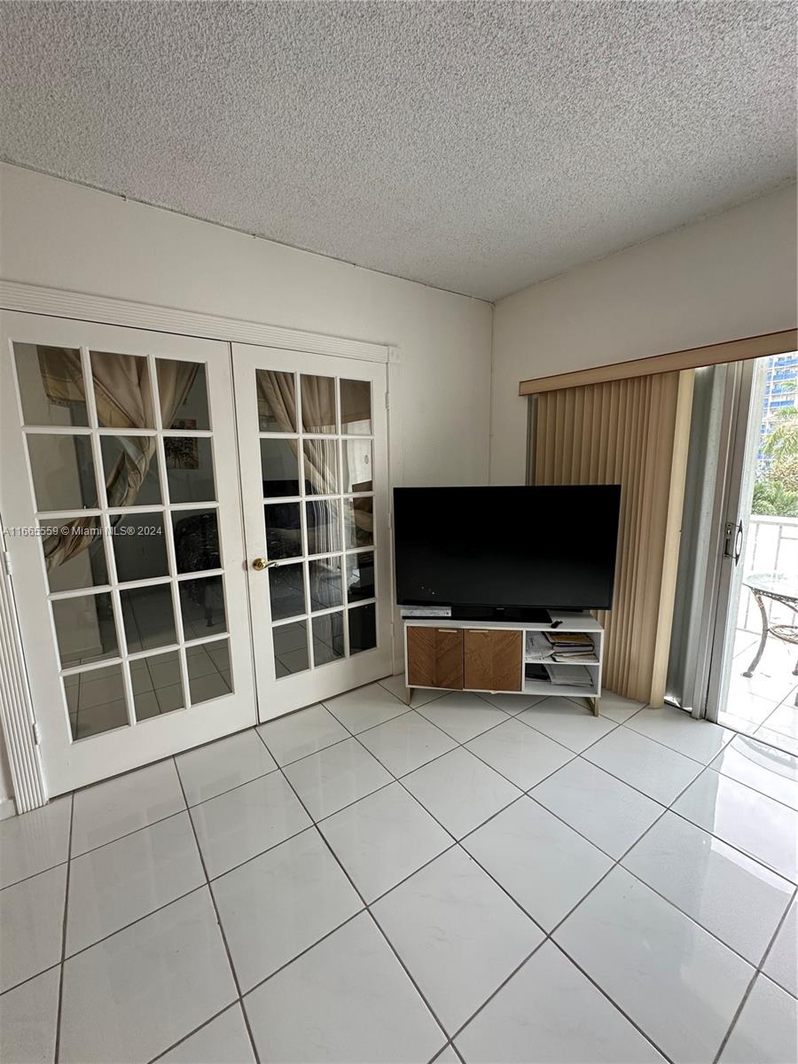 ARLEN HOUSE WEST CONDO - Residential