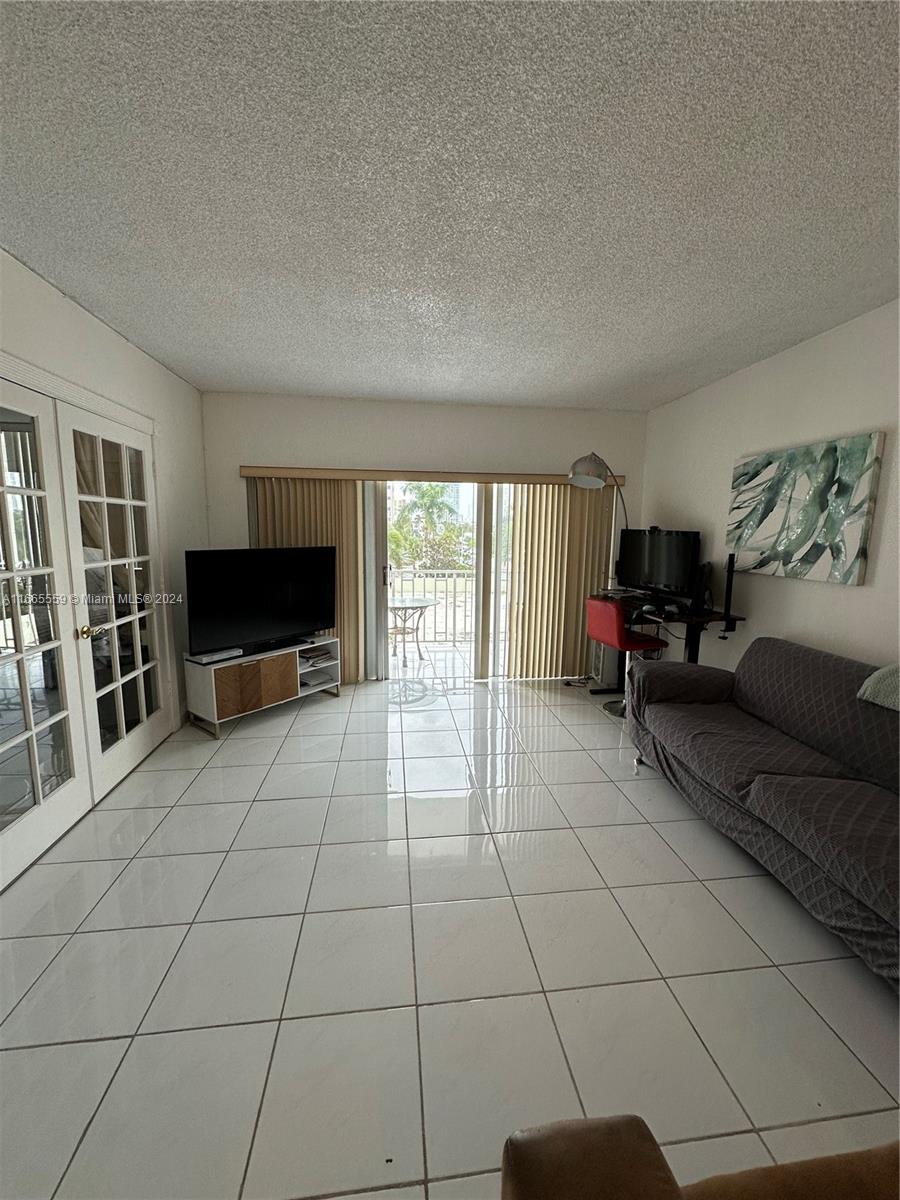 ARLEN HOUSE WEST CONDO - Residential