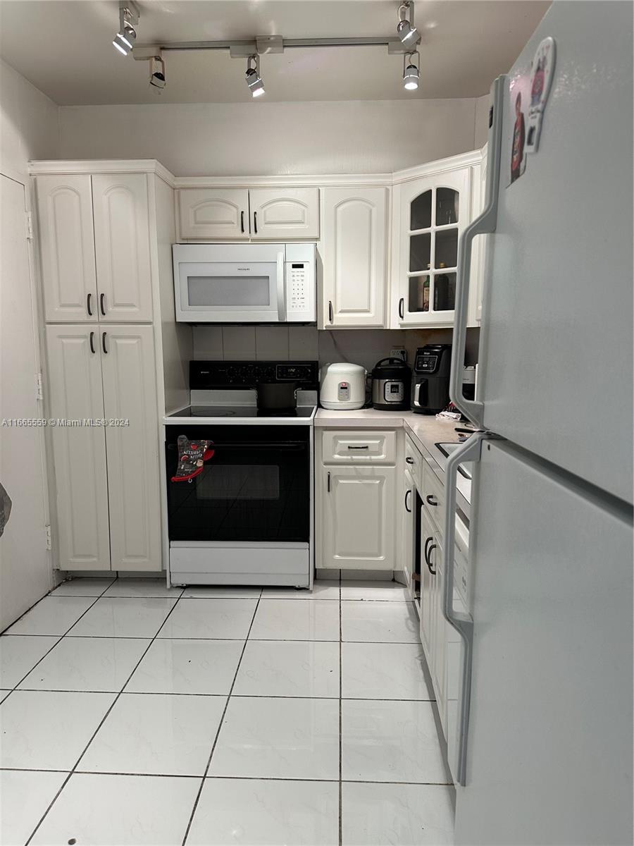 ARLEN HOUSE WEST CONDO - Residential
