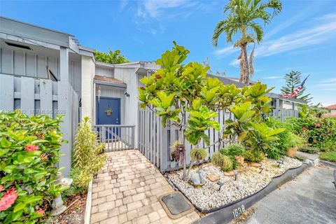Photo of 1638 N 15th Ter, Hollywood, FL 33020 (MLS # A12031312)