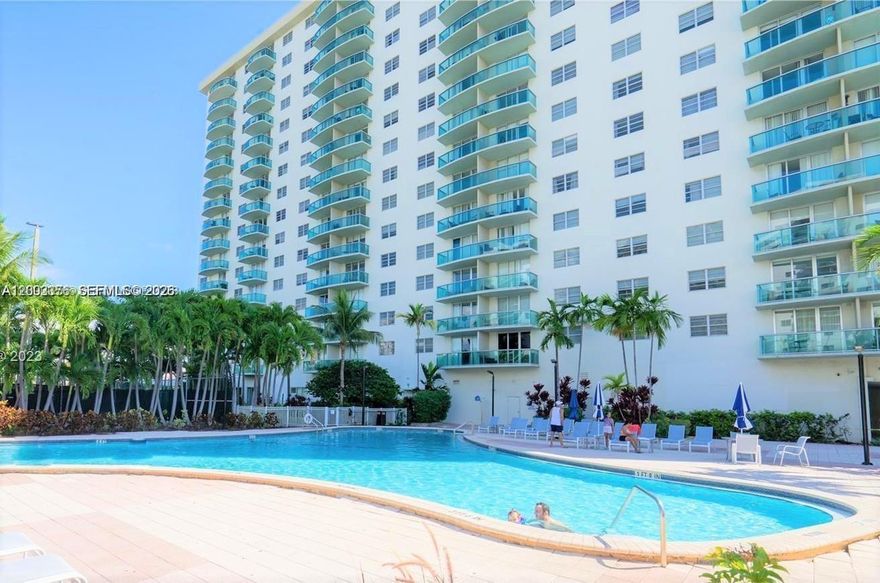 BEAUTIFUL 2 BED/ 1 BATH IN THIS STUNNIG CONDO - APARTMENT HAS AN AMAZING VIE TO THE POOL & TENNIS. * ALLOW SHORT TERM RENTALS * REENTA CORTA * NO RESTRICTIONS* TENNIS, POOL, PLYGORUNG FOR KIDS WITH PING PONG TABLE - CAFETERIA, MINI MARKET - WALK TO THE BEACH - PUBLIC ACCESS - CALL NOW!!!