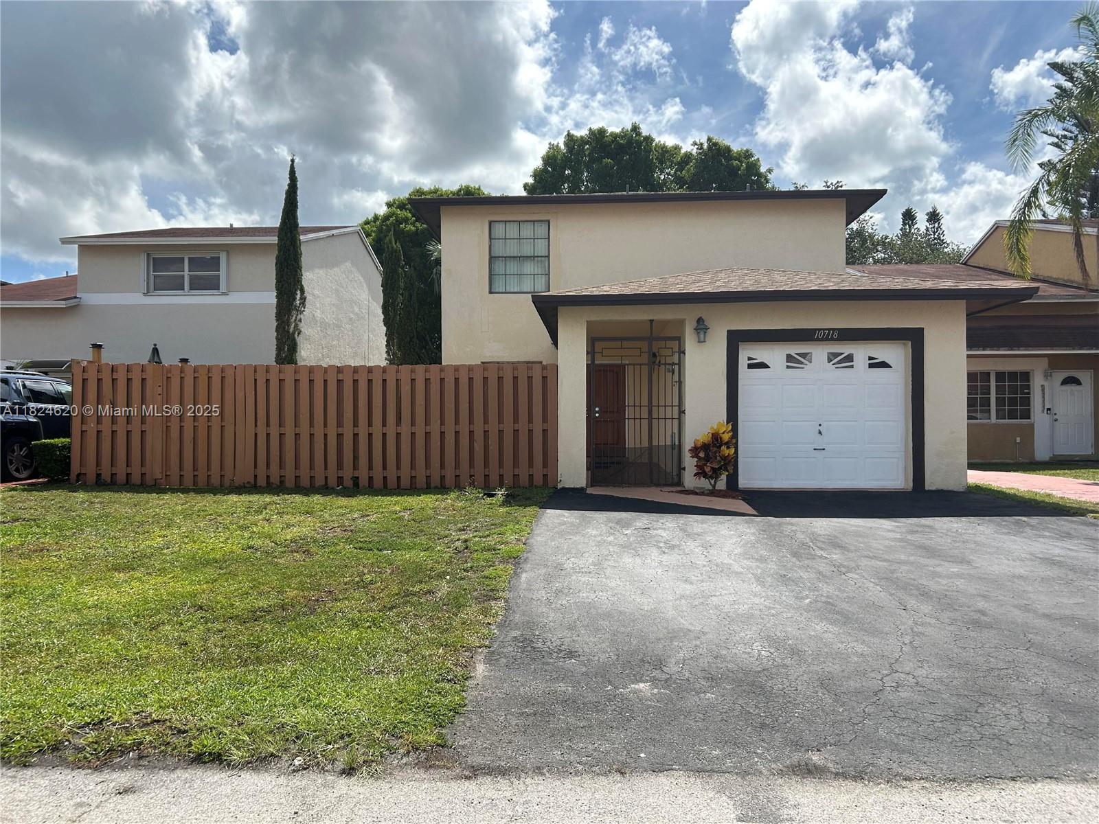 Charming 3-bedroom, 3-bathroom home featuring a 1-car garage. Fun filled days by the lake or community center /gym/ pool. This property boasts a newly updated roof, A/C, and kitchen, ensuring modern comfort. Enjoy the spacious backyard adorned with fruit trees, providing a serene outdoor retreat. A wonderful opportunity to own a home in a convenient location with many restaurants and shopping areas.