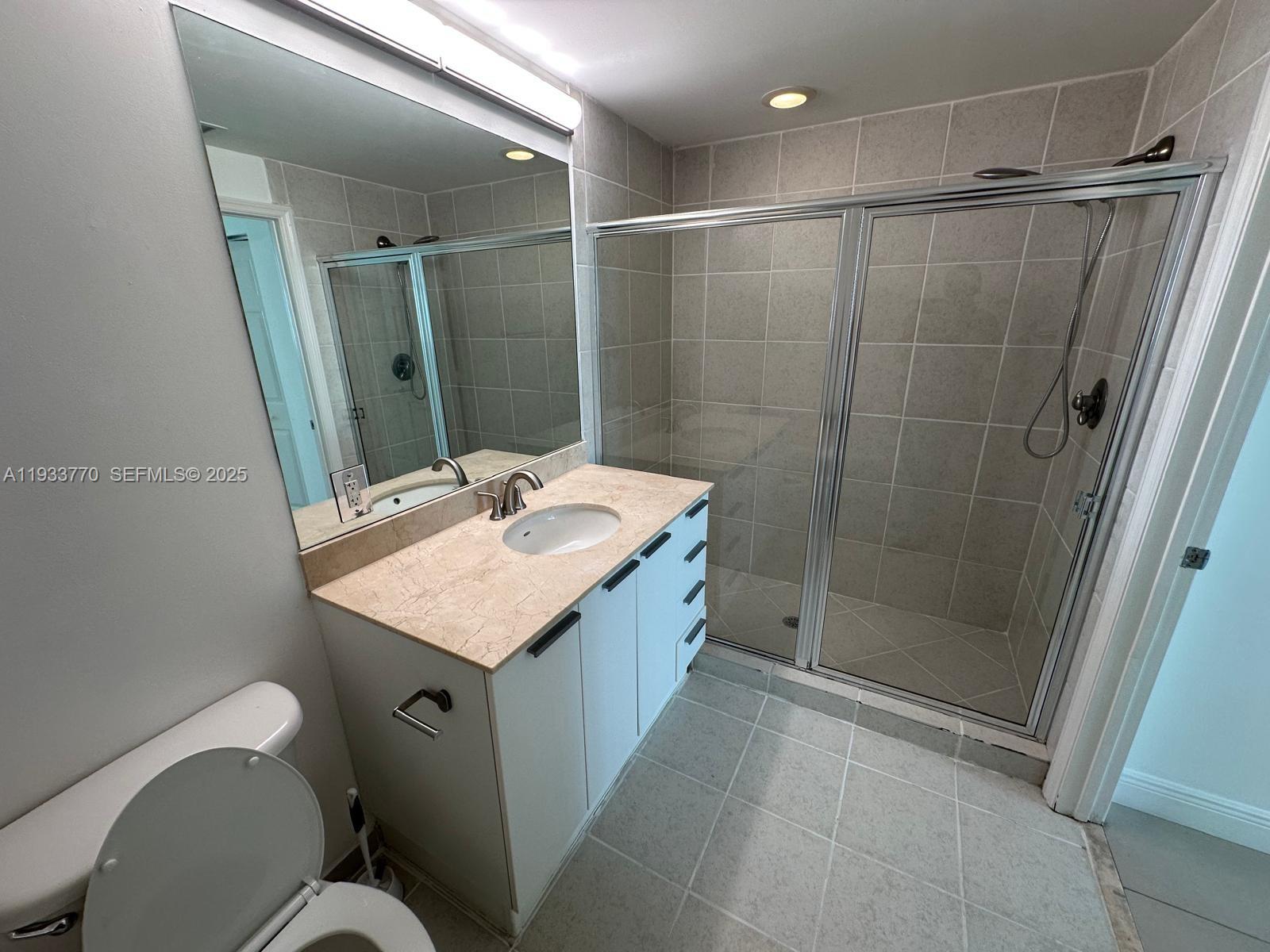 HOLLYWOOD STATION RES CON - Residential