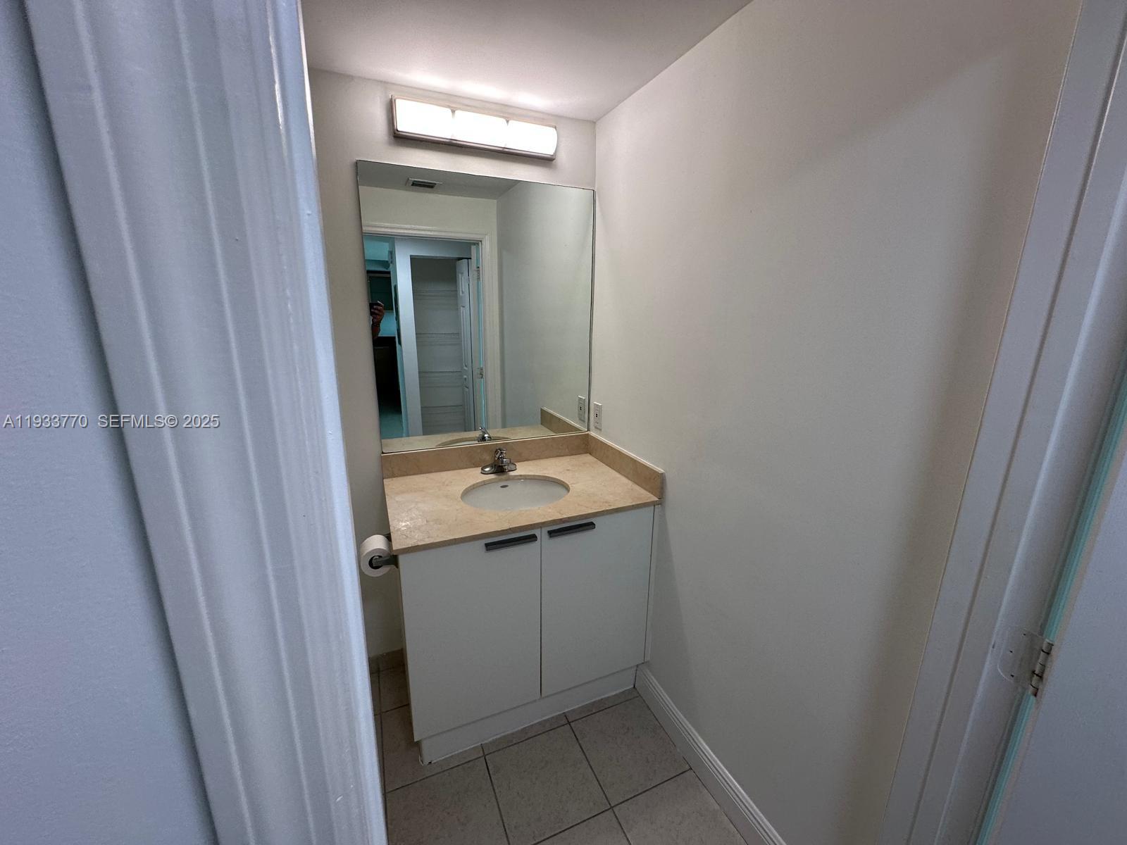 HOLLYWOOD STATION RES CON - Residential