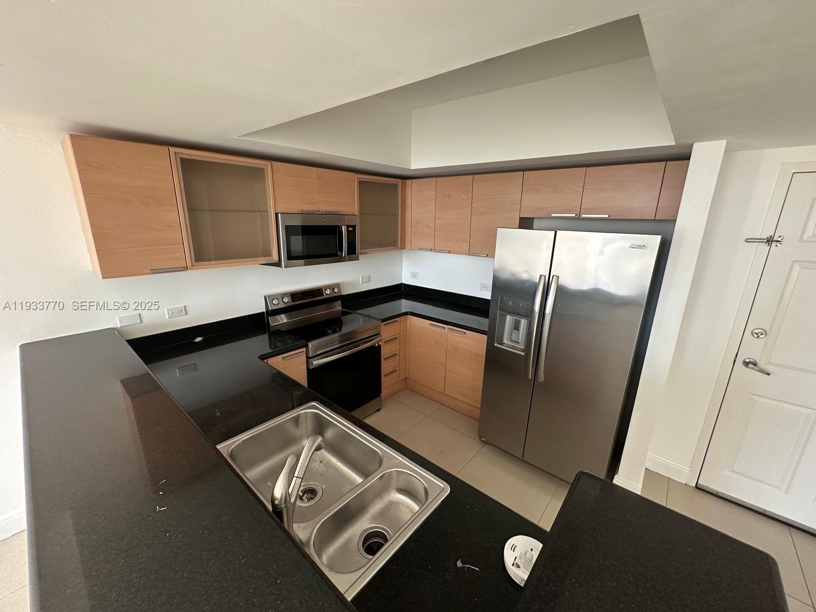 HOLLYWOOD STATION RES CON - Residential