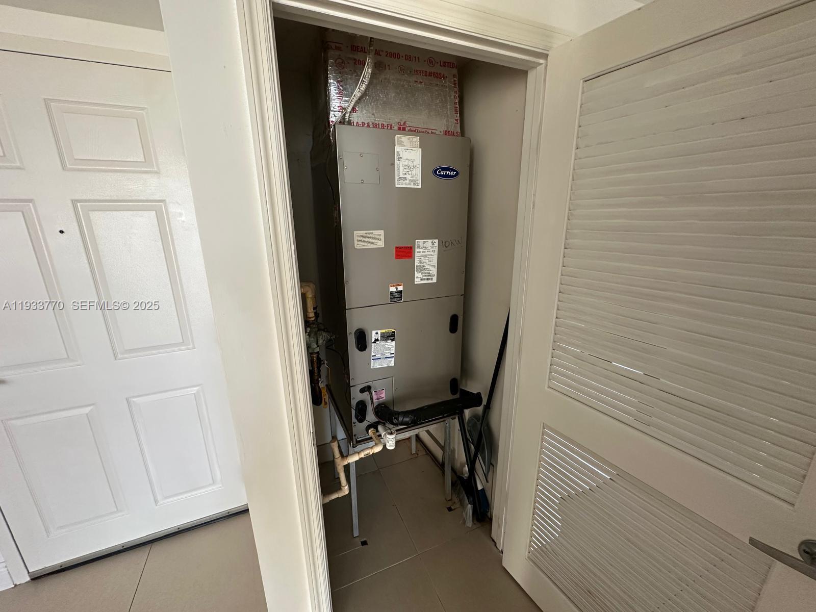 HOLLYWOOD STATION RES CON - Residential