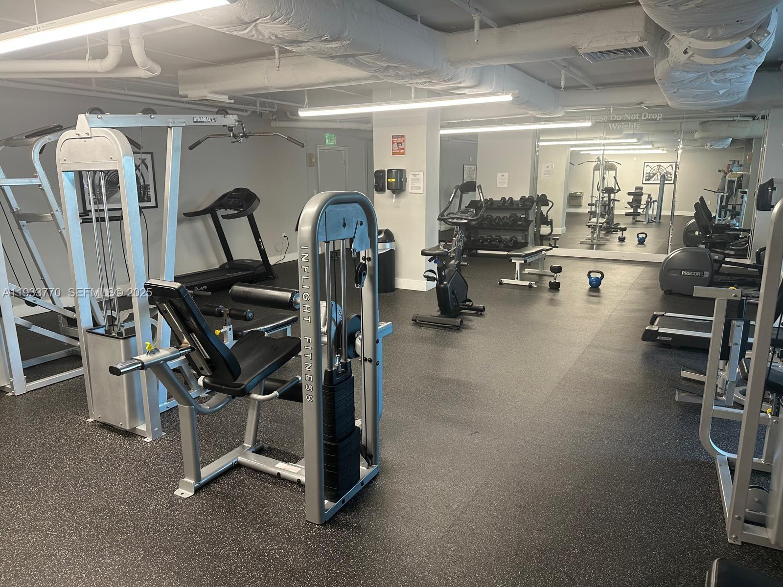 HOLLYWOOD STATION RES CON - Residential