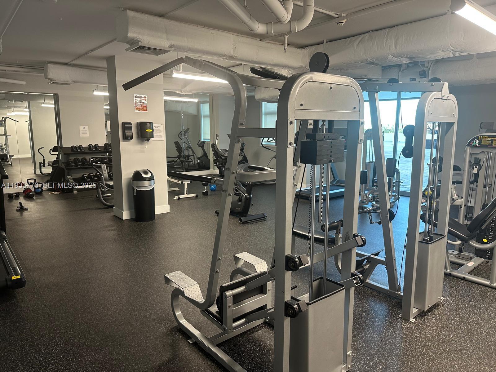 HOLLYWOOD STATION RES CON - Residential