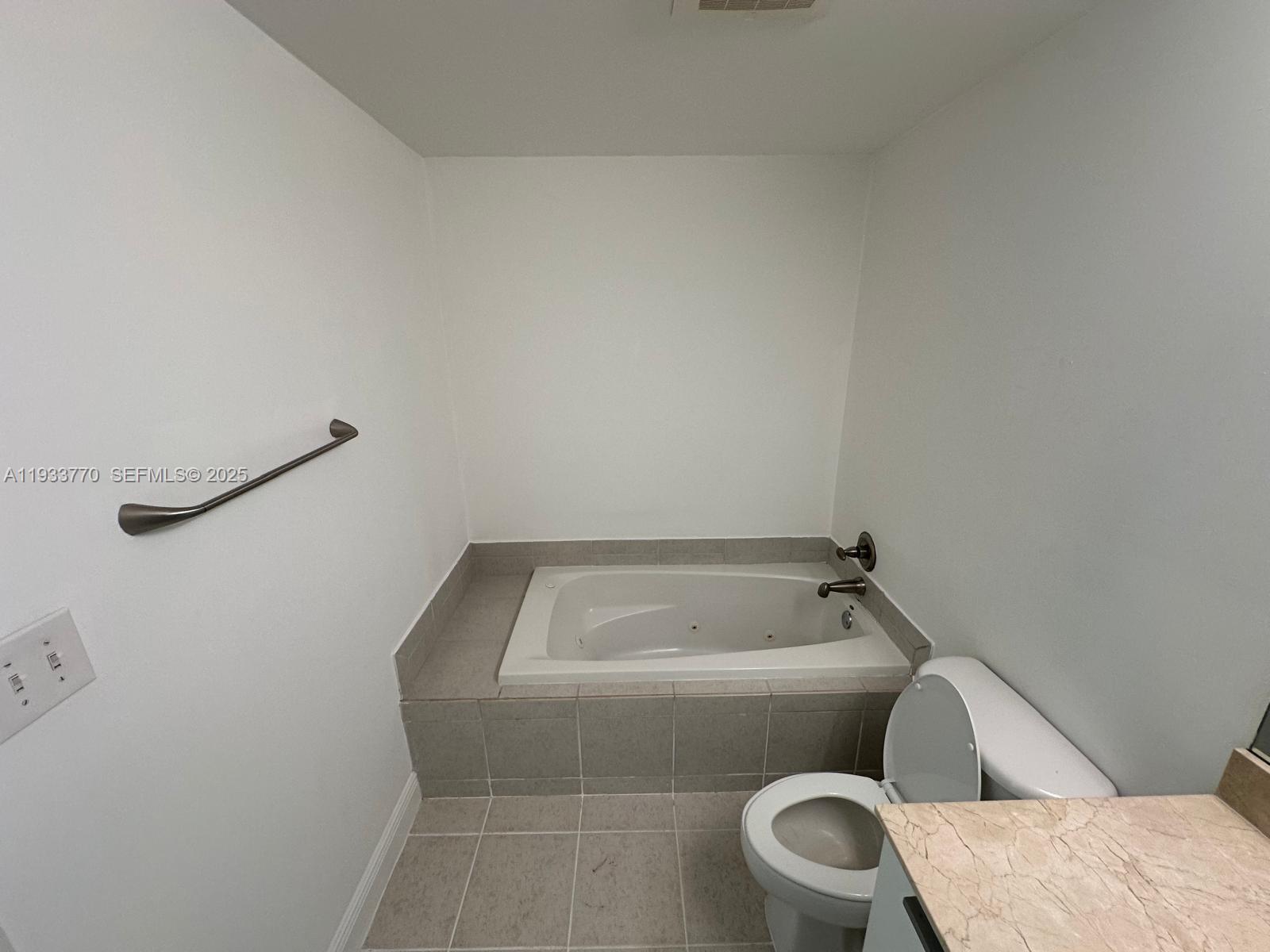 HOLLYWOOD STATION RES CON - Residential