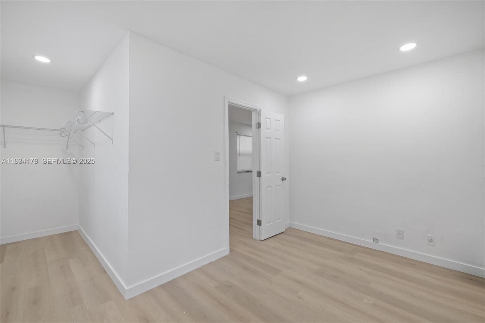 HOLLYWOOD - Residential Income