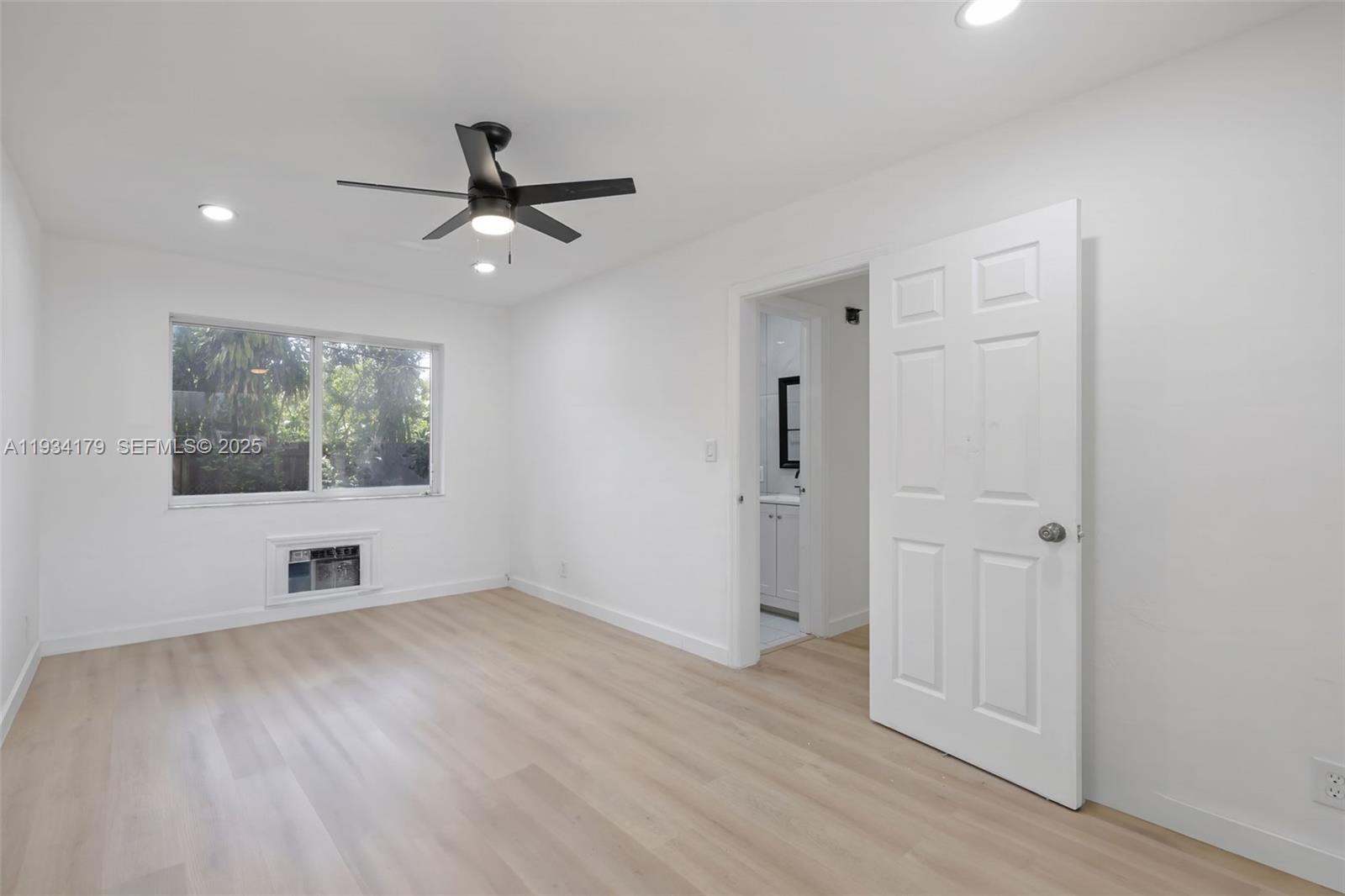 HOLLYWOOD - Residential Income