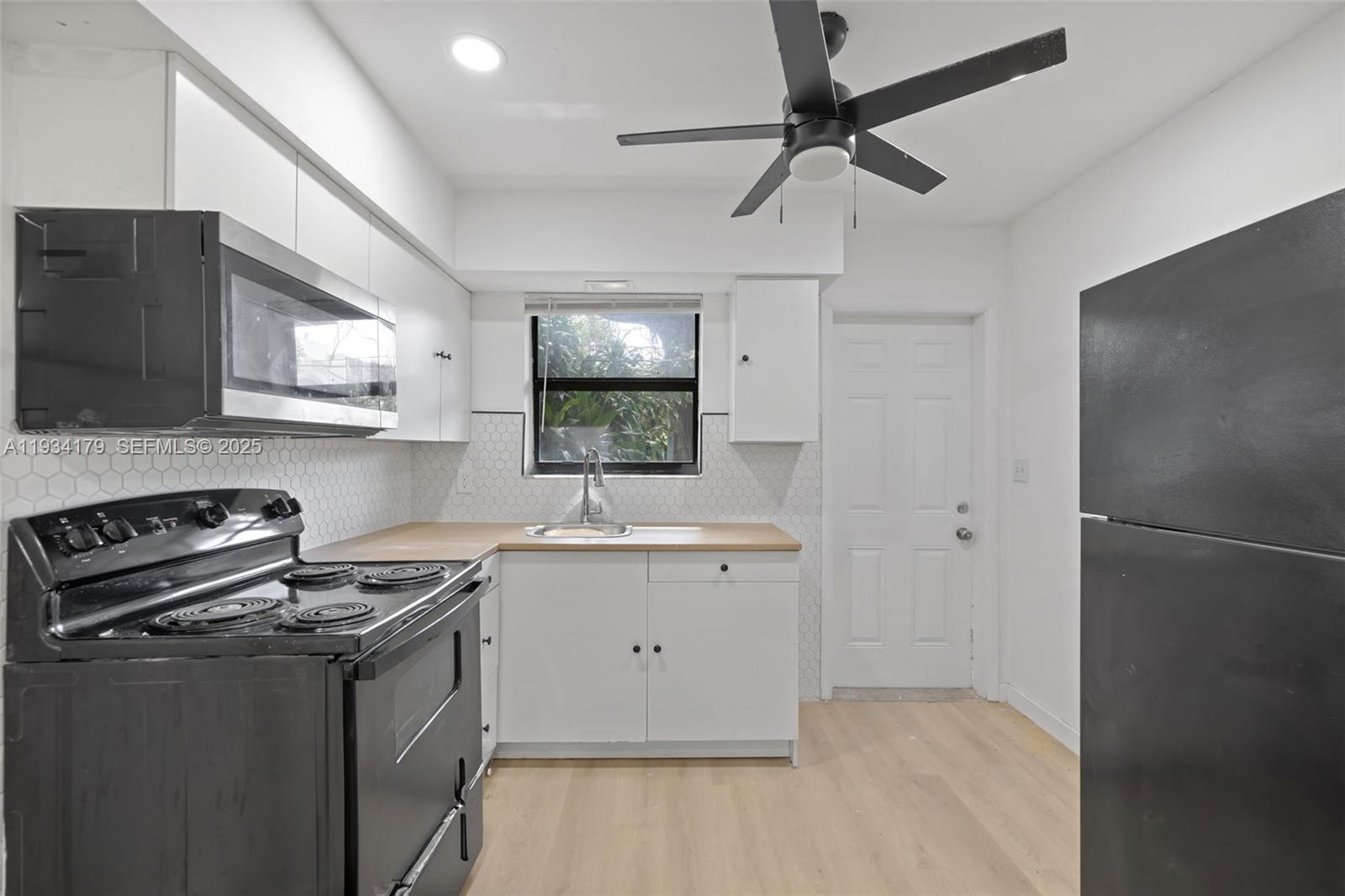 HOLLYWOOD - Residential Income