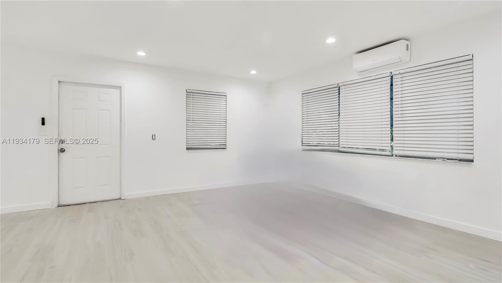 HOLLYWOOD - Residential Income