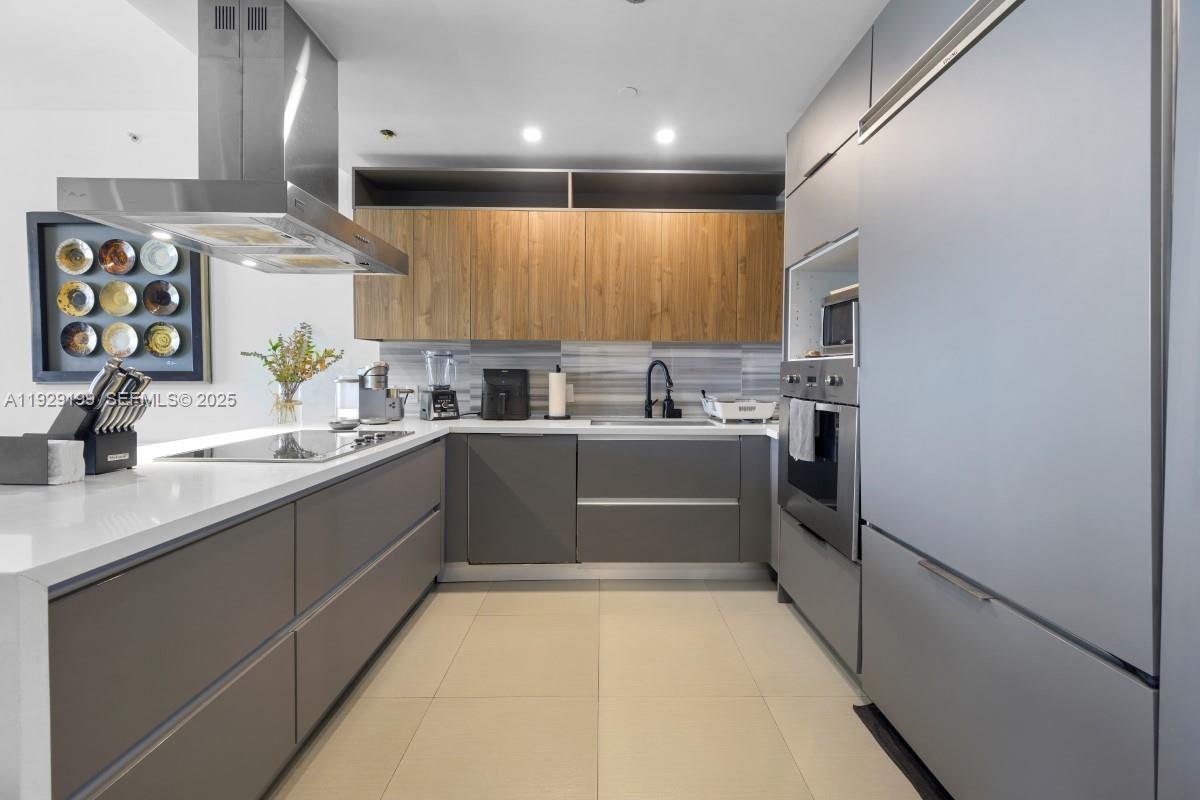 MARQUIS CONDO - Residential