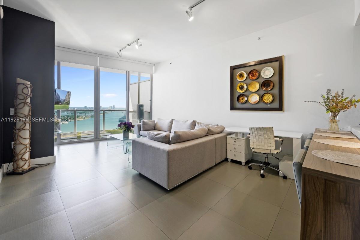 MARQUIS CONDO - Residential