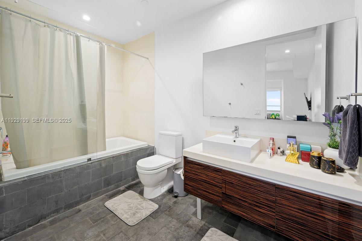 MARQUIS CONDO - Residential