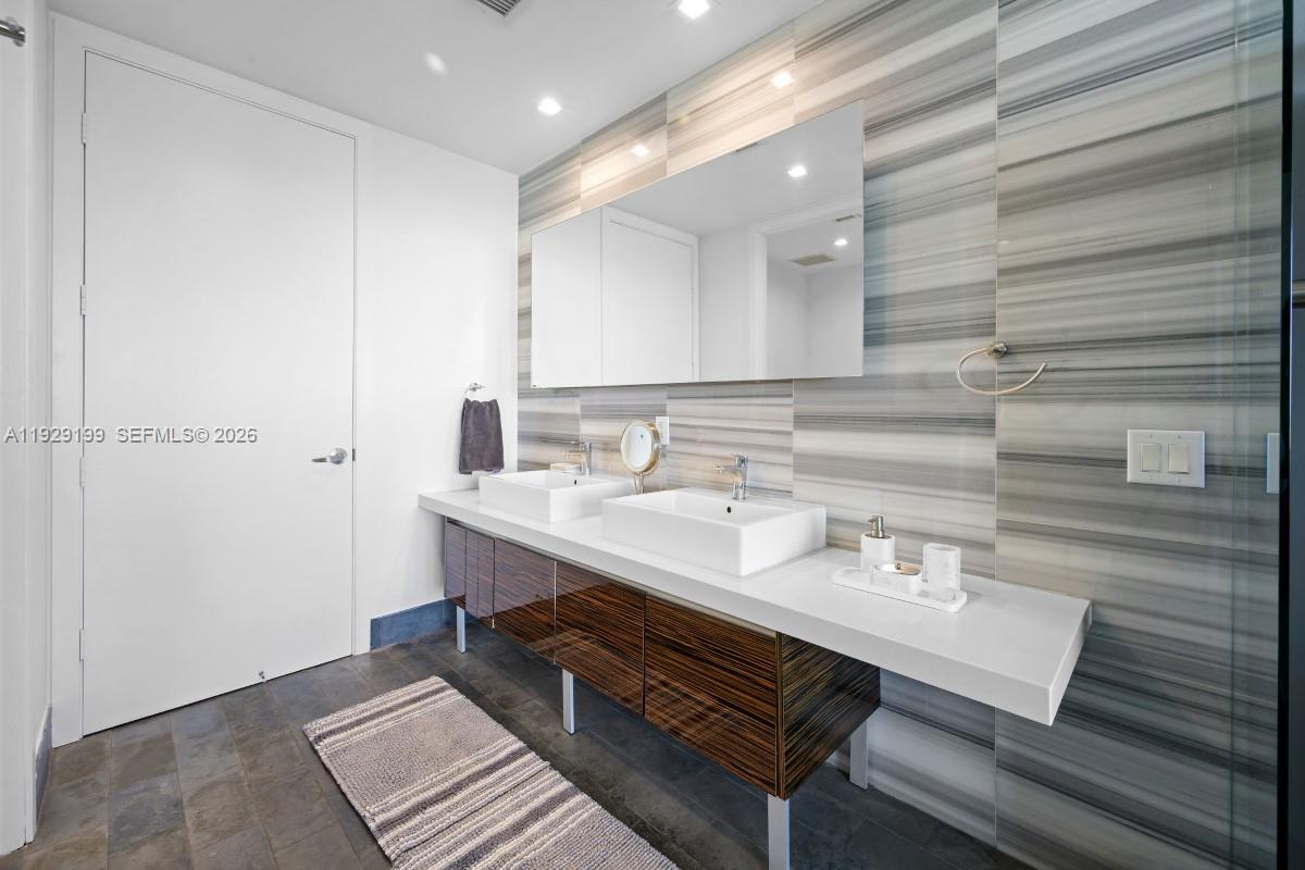 MARQUIS CONDO - Residential