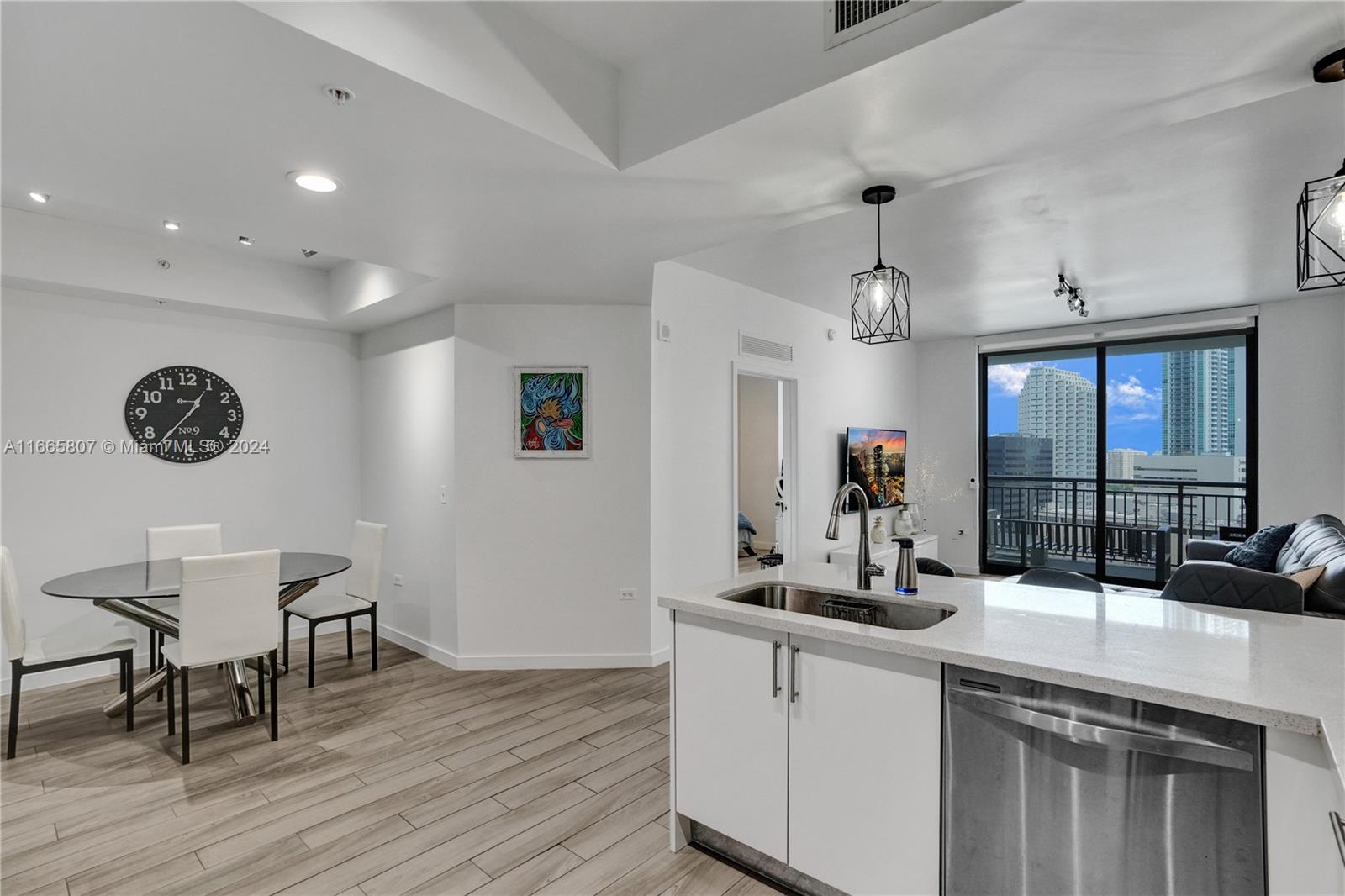 999 SW 1st Ave 1807