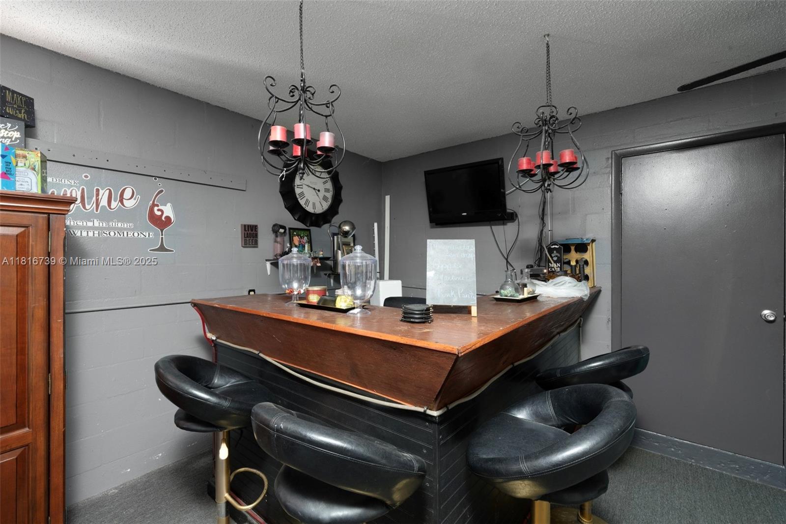 AVON PARK LAKES - Residential