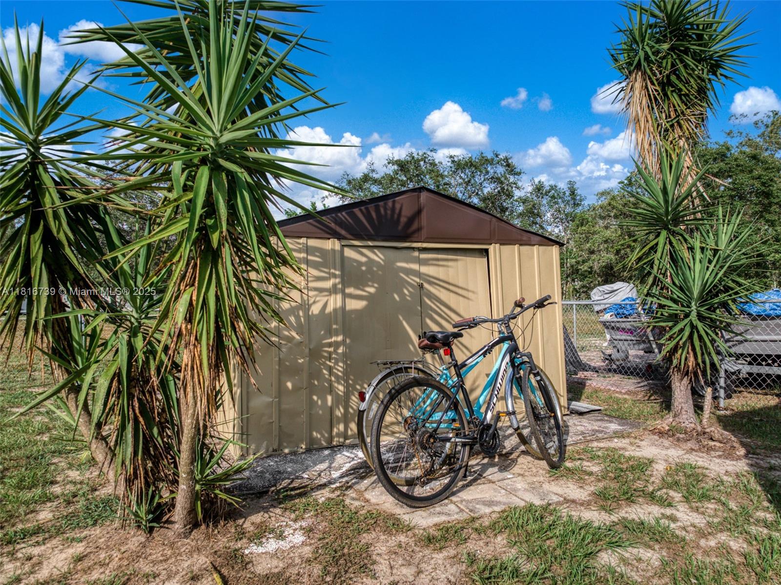 AVON PARK LAKES - Residential