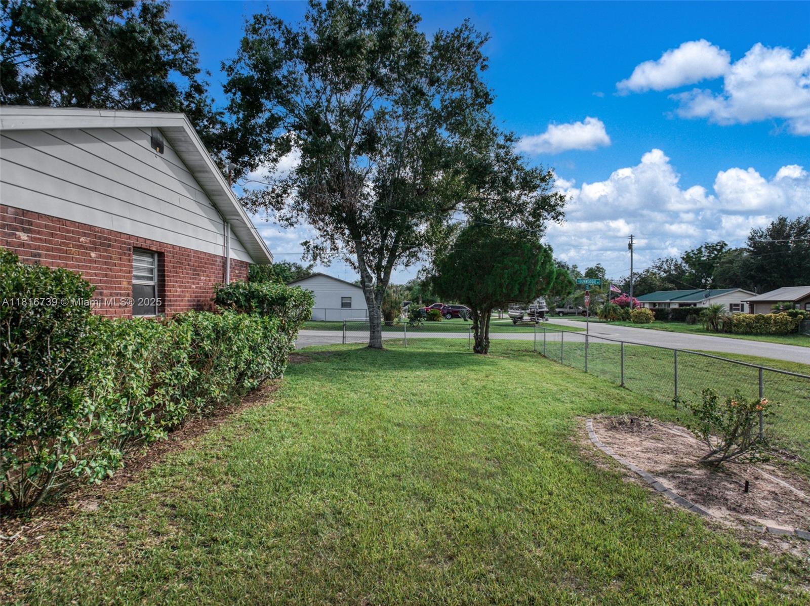 AVON PARK LAKES - Residential