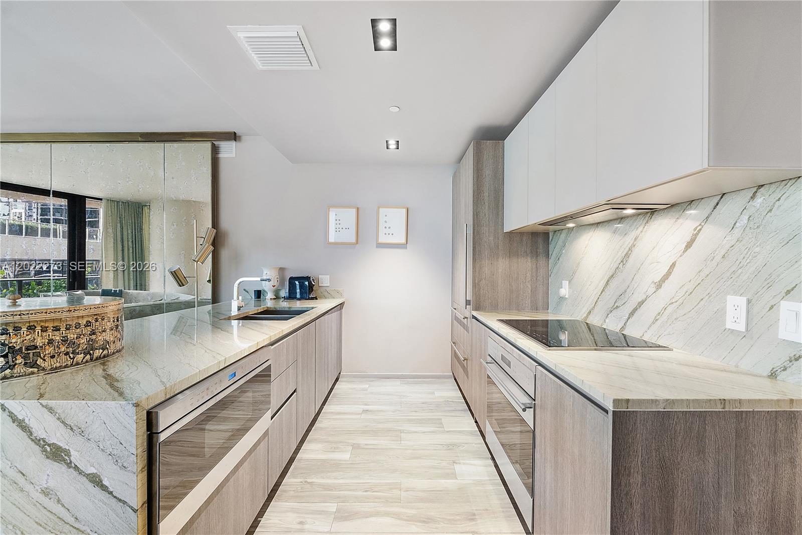 801 SMA RESIDENCES CONDO - Residential