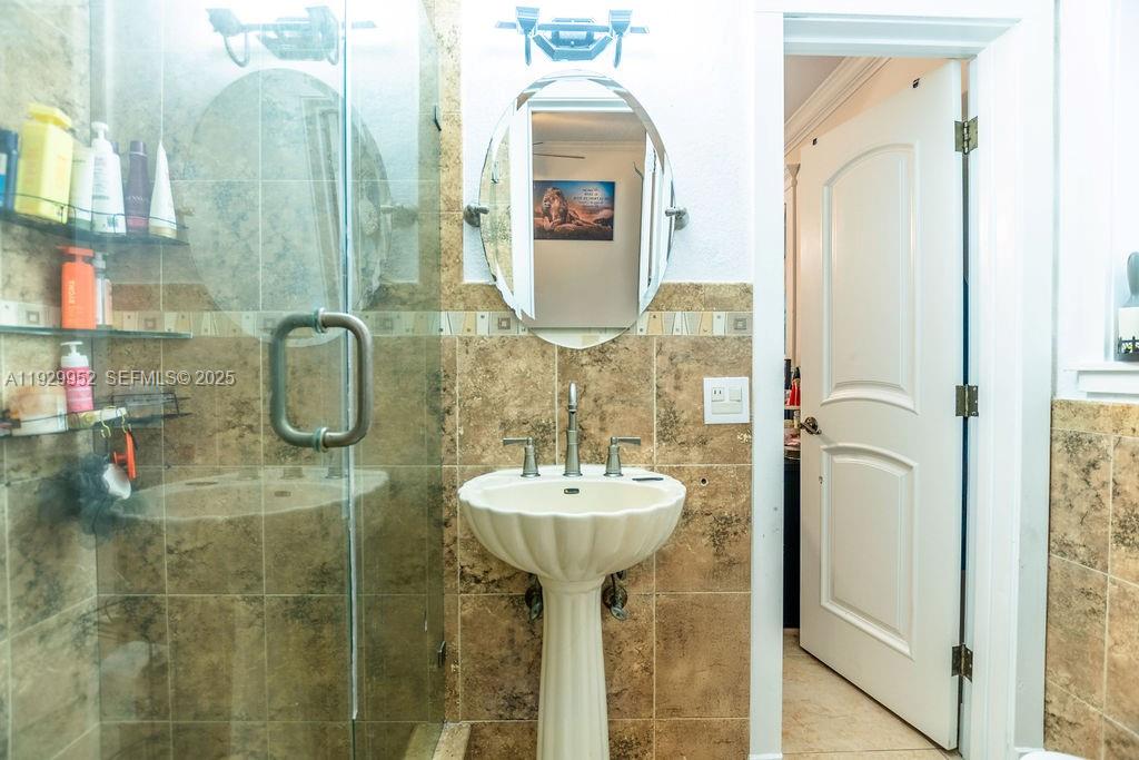 MIAMI LAKES SEC ONE - Residential