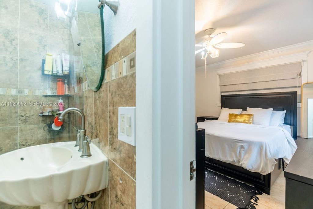 MIAMI LAKES SEC ONE - Residential