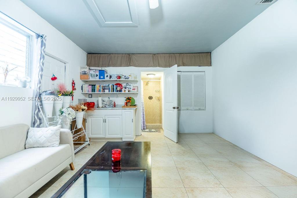 MIAMI LAKES SEC ONE - Residential