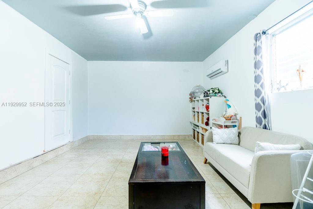 MIAMI LAKES SEC ONE - Residential