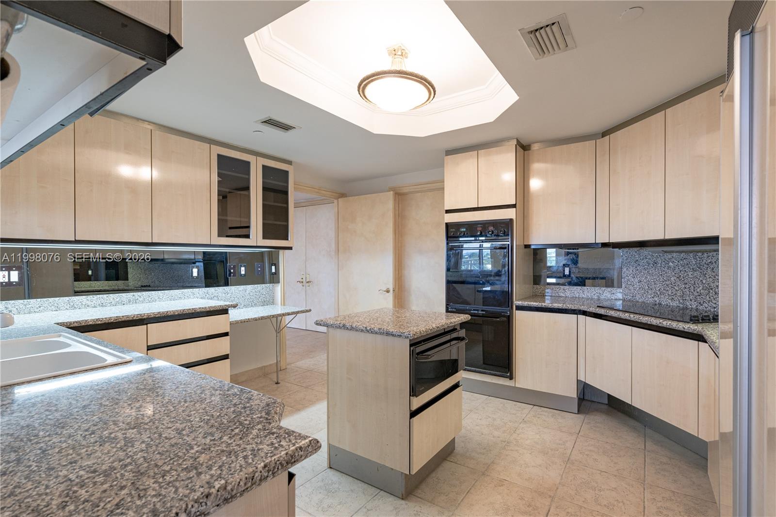 GRAND BAY RESIDENCES COND - Residential Lease