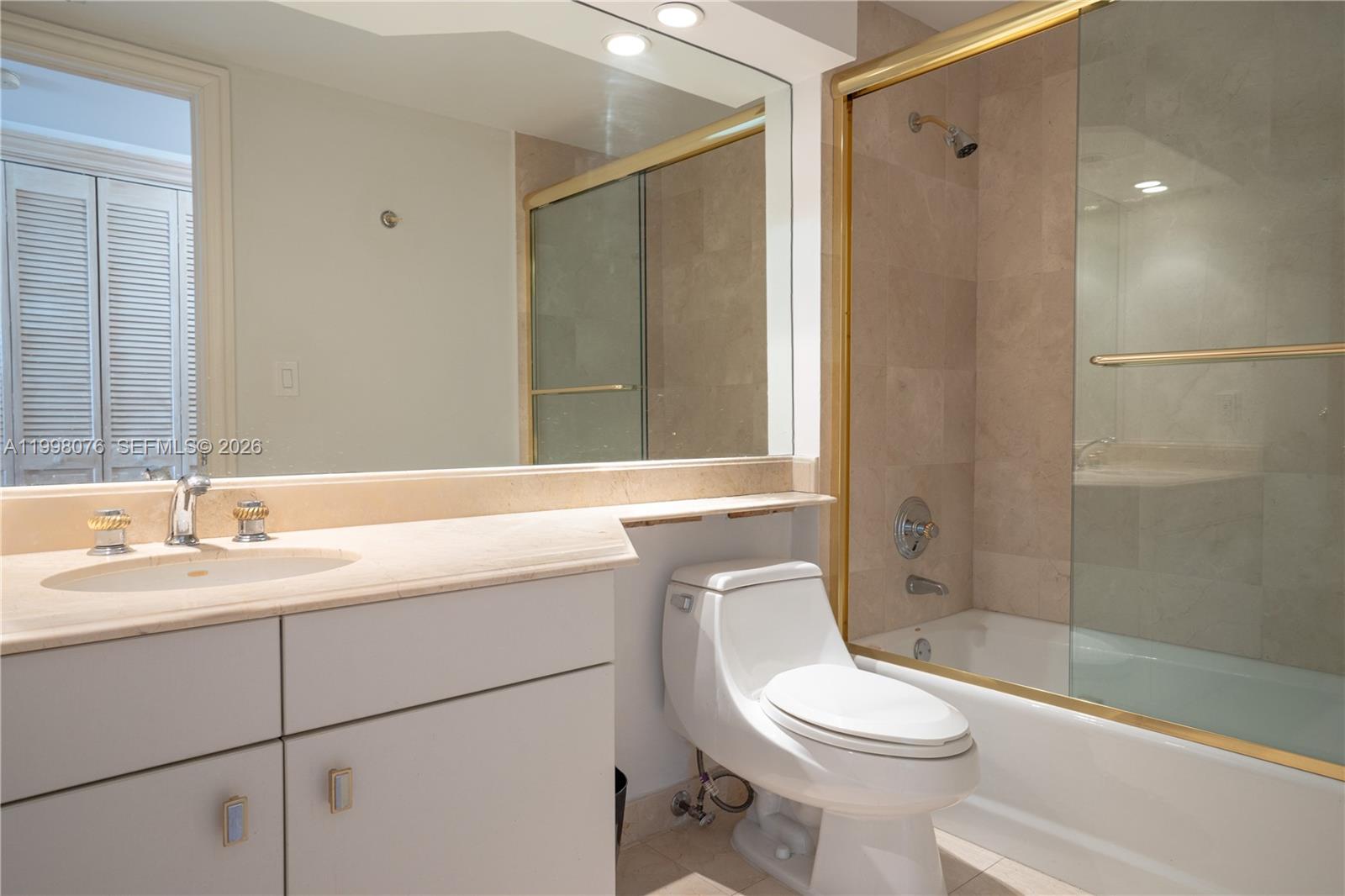 GRAND BAY RESIDENCES COND - Residential Lease