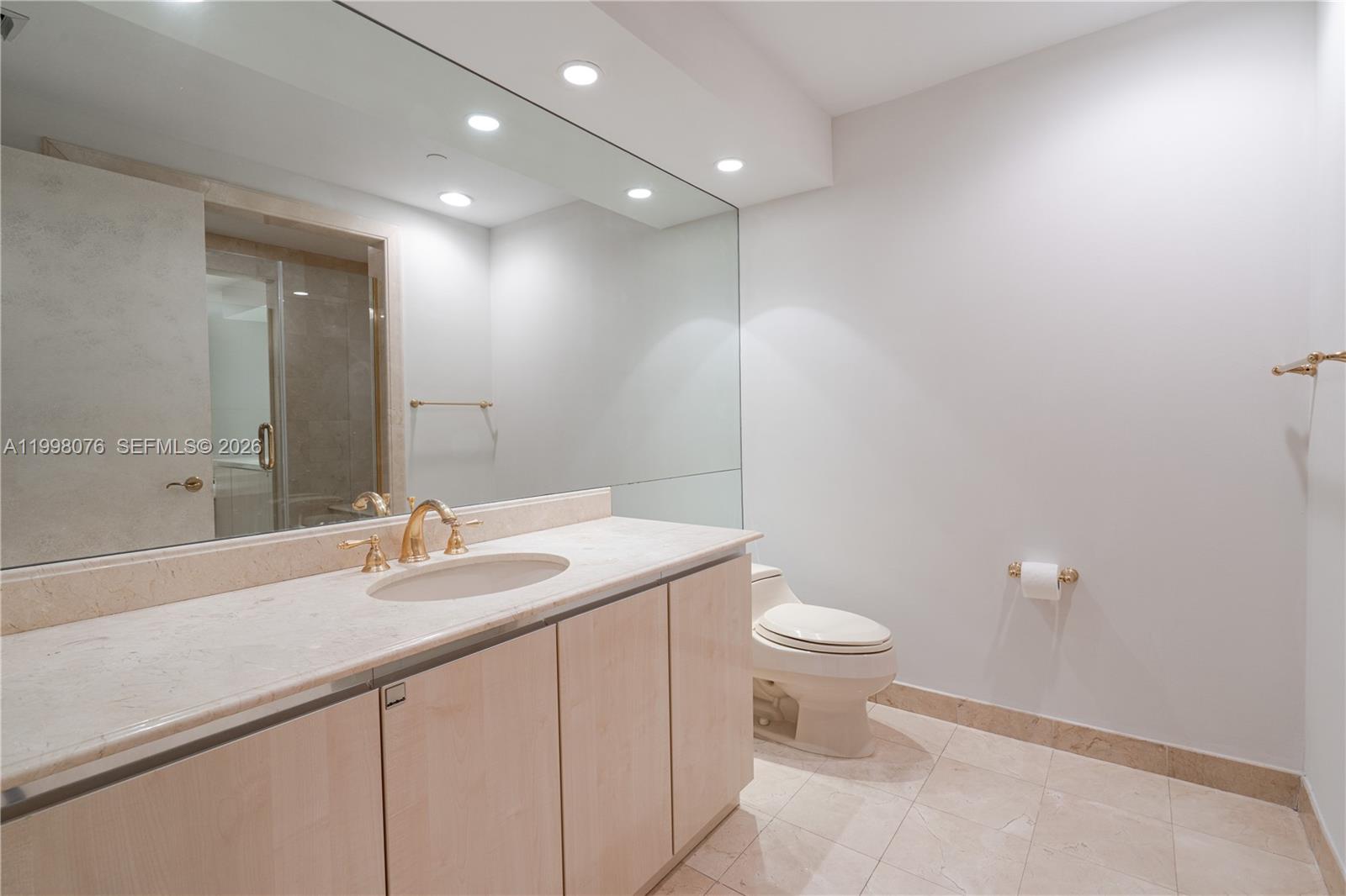 GRAND BAY RESIDENCES COND - Residential Lease