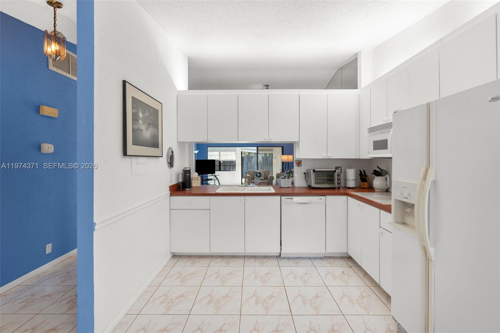 THE LAKES - Residential