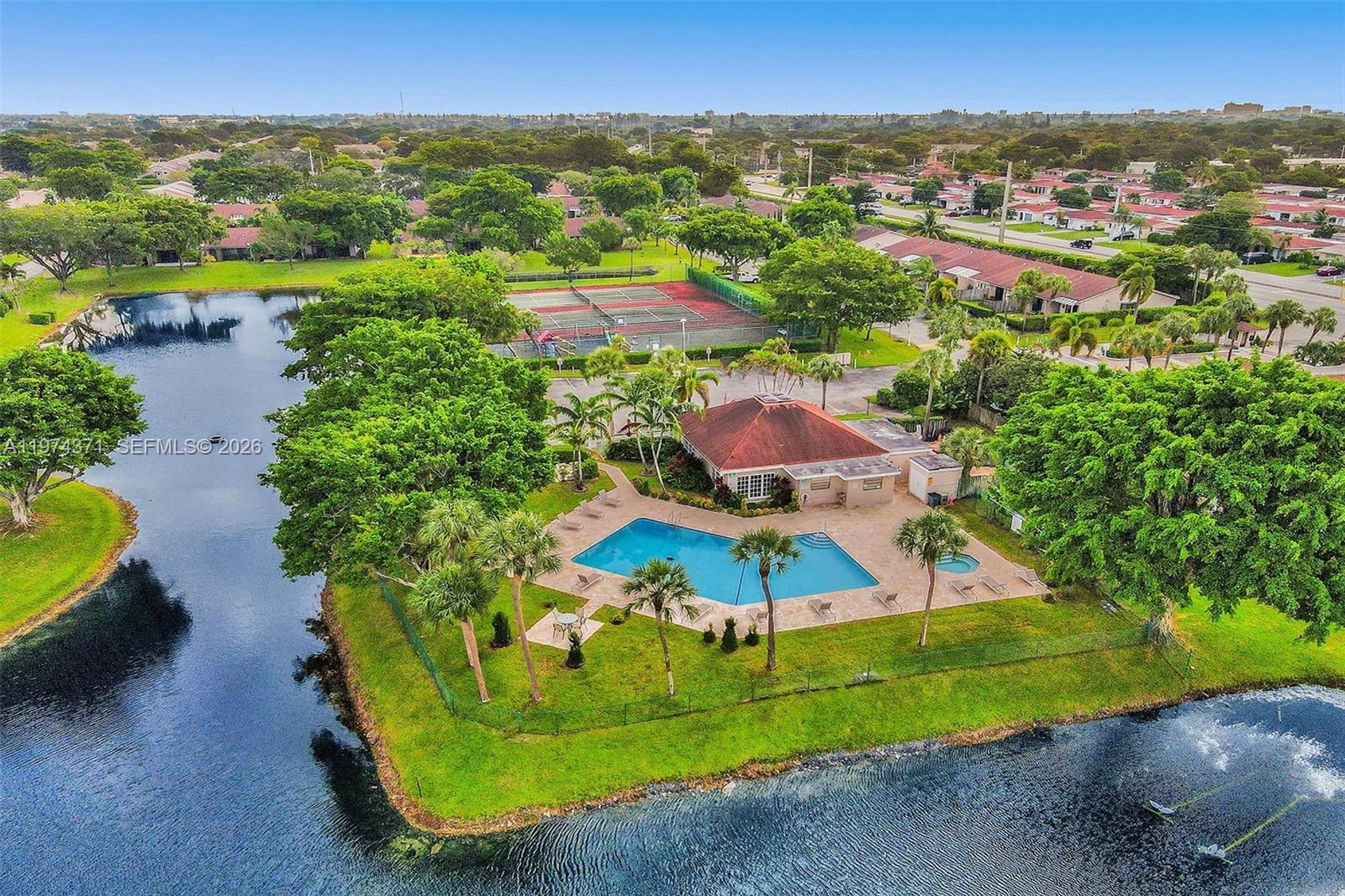 THE LAKES - Residential