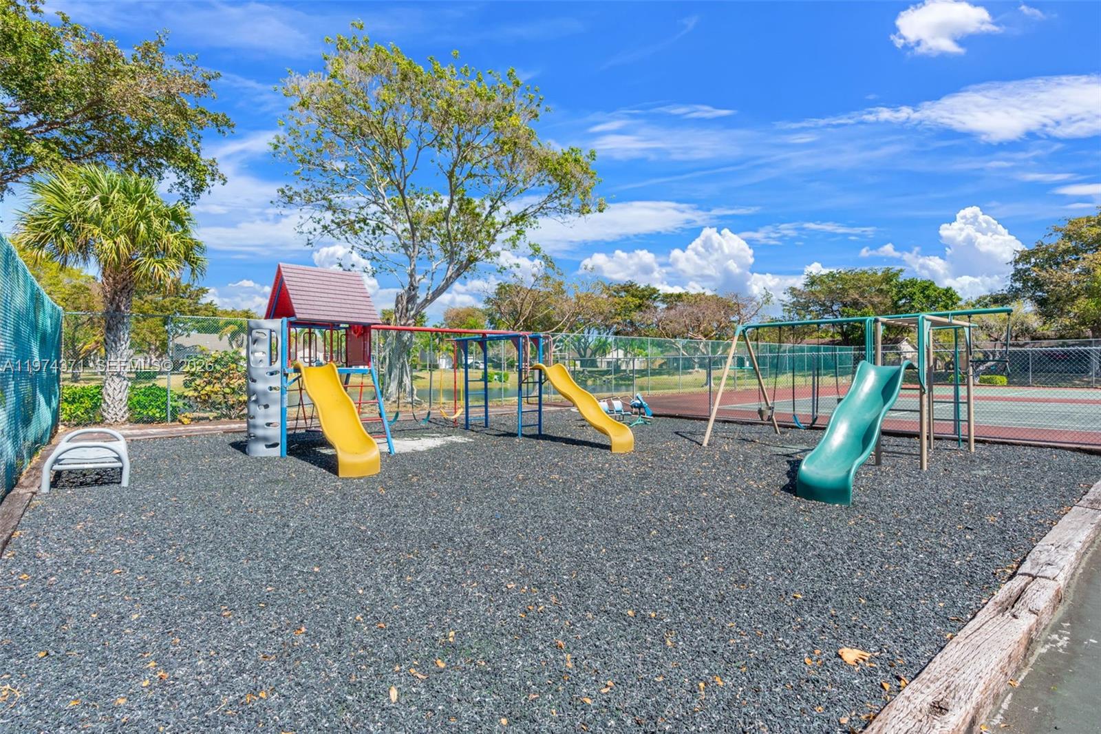 THE LAKES - Residential