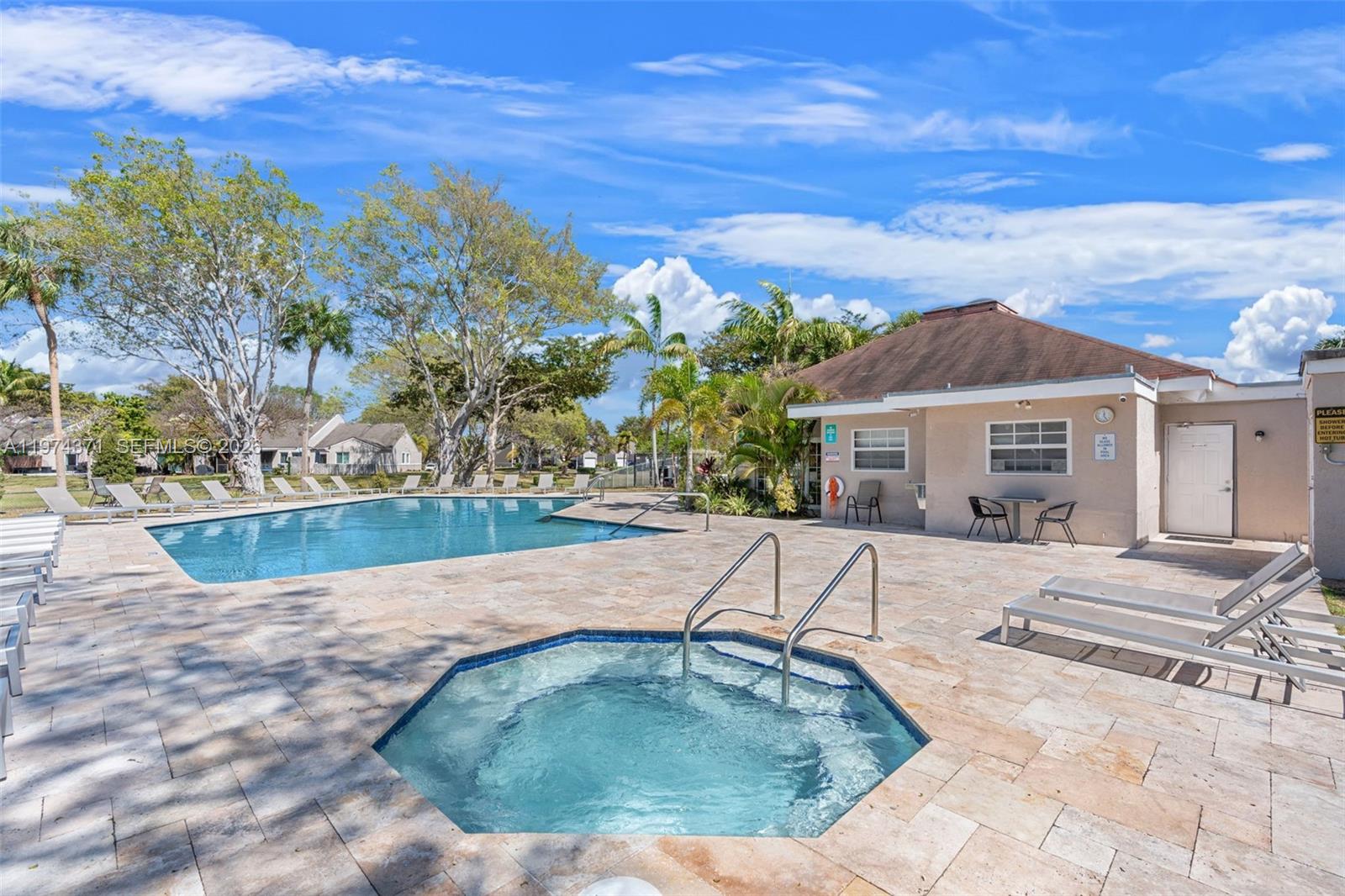 THE LAKES - Residential