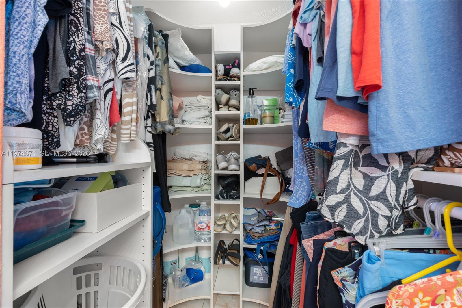 THE LAKES - Residential