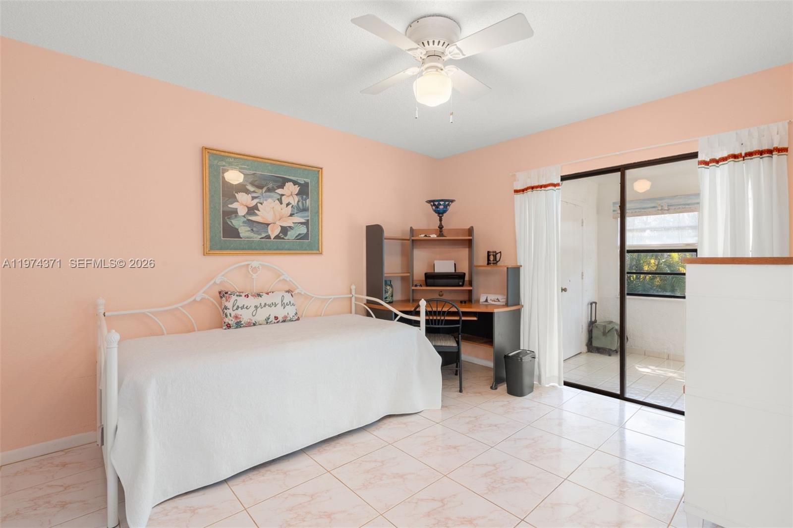 THE LAKES - Residential