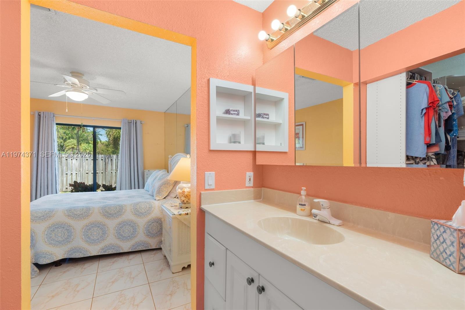 THE LAKES - Residential