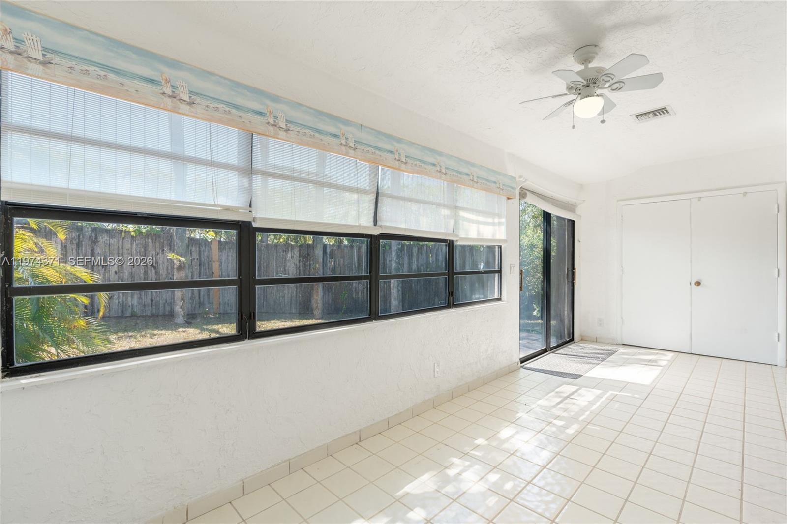 THE LAKES - Residential