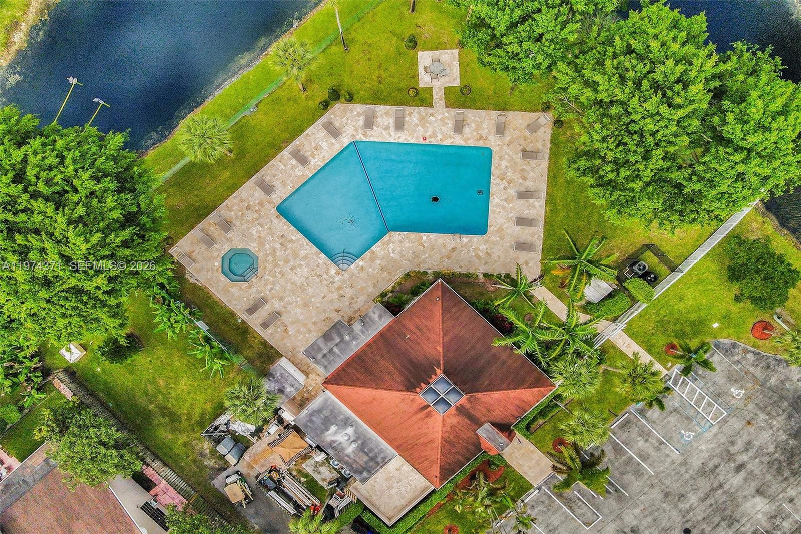 THE LAKES - Residential