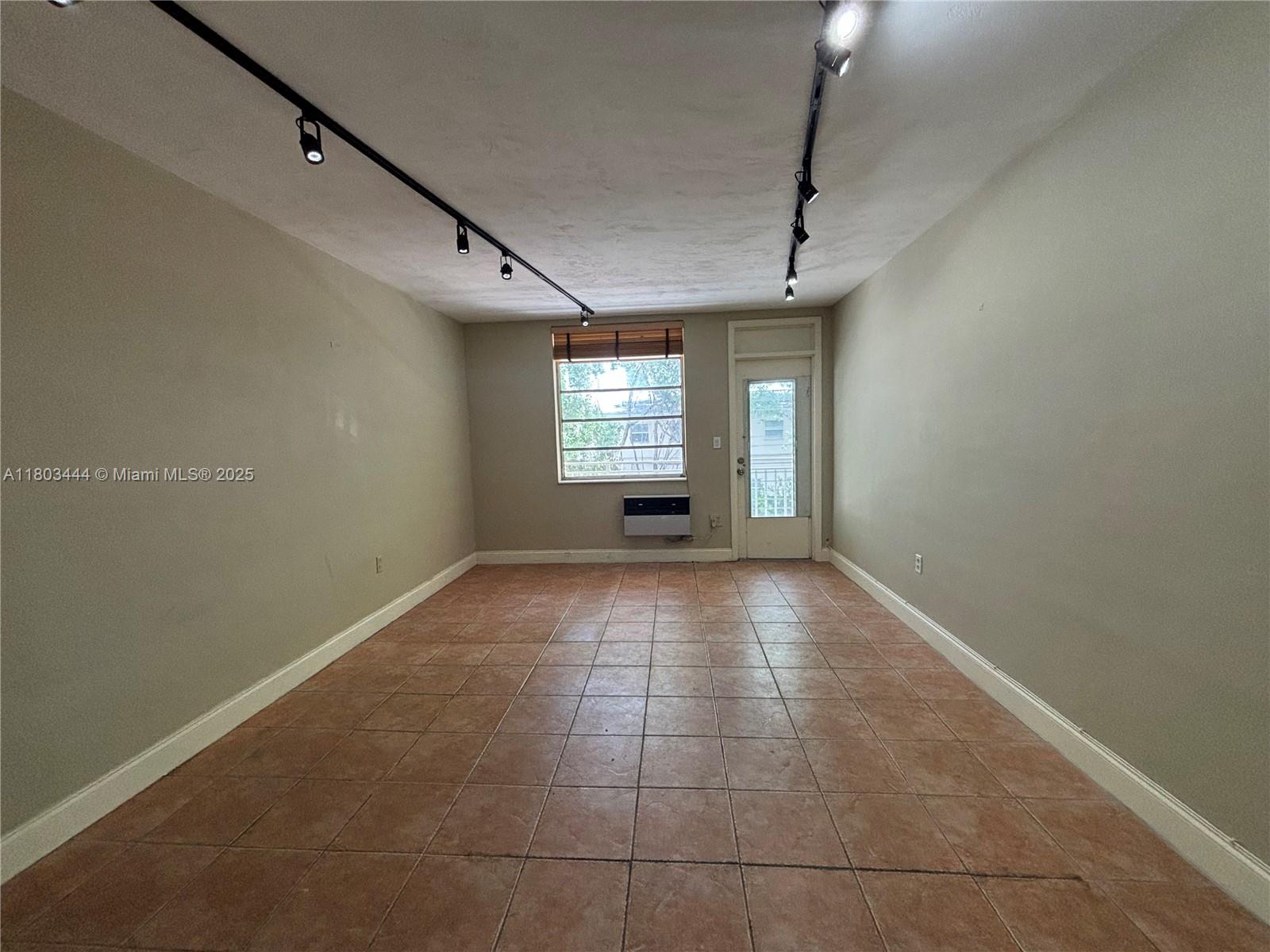 SOUTHERN STAR CONDO - Residential