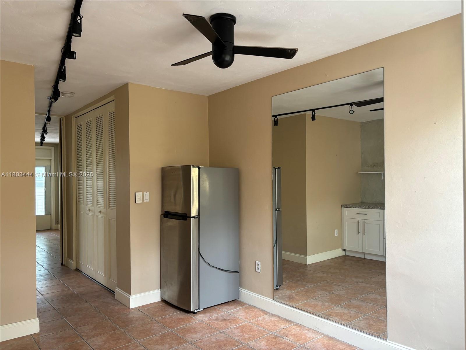SOUTHERN STAR CONDO - Residential