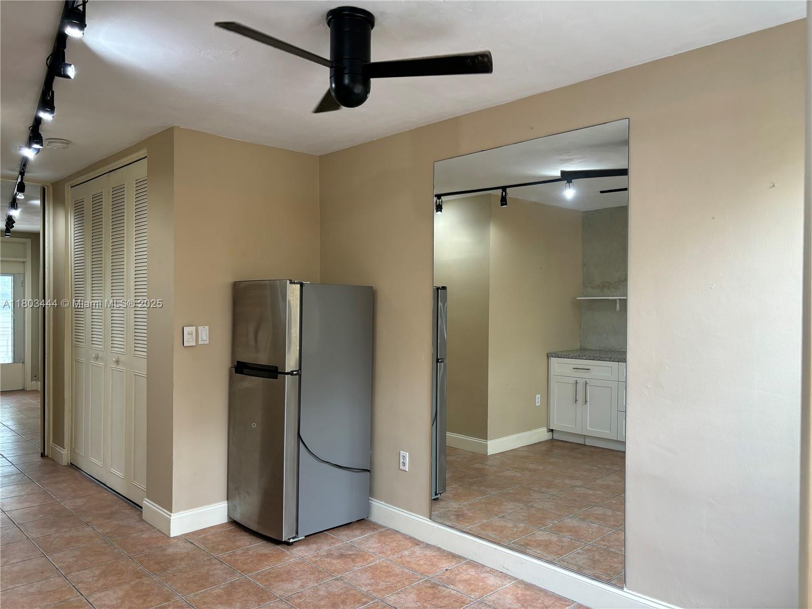 SOUTHERN STAR CONDO - Residential