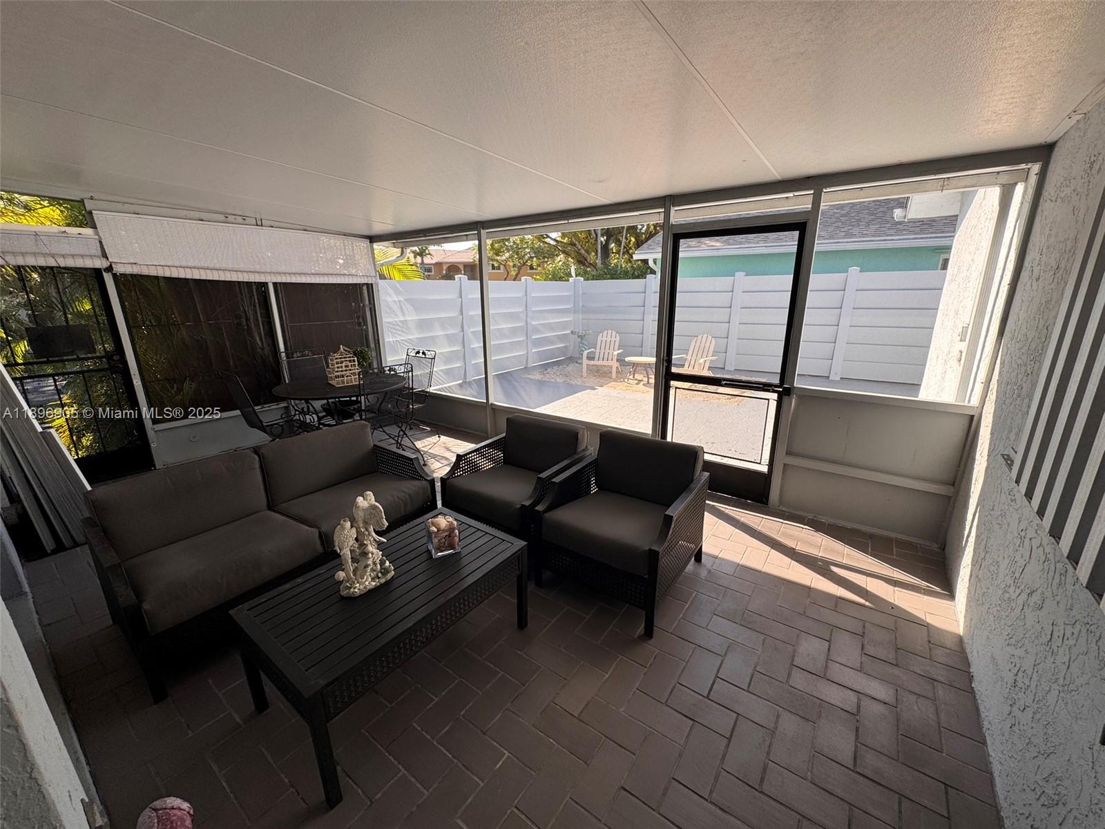 TOWN & COUNTRY ESTATES SE - Residential Lease